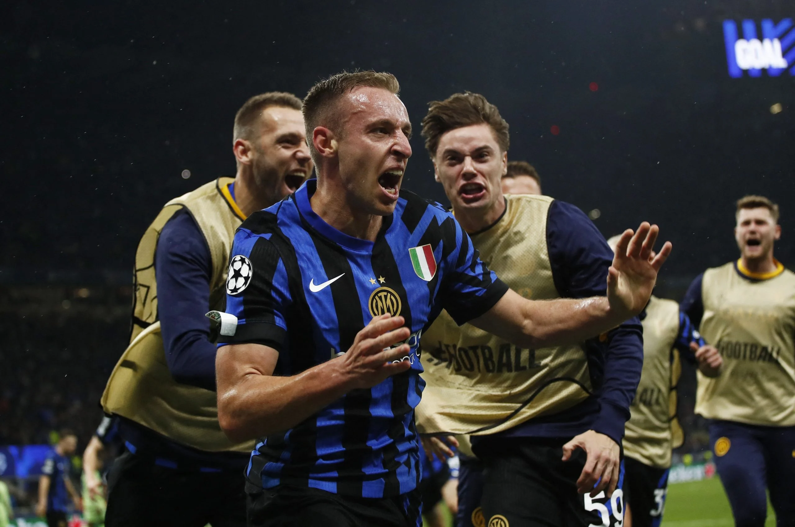 Inter Milan Tegaskan Usaha Barcelona Angkut Bastoni Bakal Gagal Total