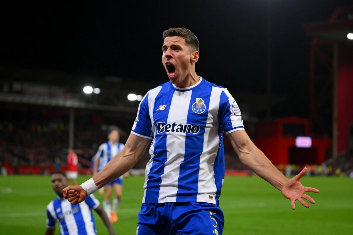 Jan Bednarek Dinobatkan sebagai Pemain Bertahan Terbaik di Liga Portugal Betclic untuk April