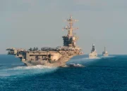 Kapal Induk AS dan Iran Terlibat Pertempuran di Selat Hormuz