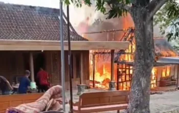 Kebakaran Rumah Anisa Rahma Lupa Matikan Lilin, Api Menghanguskan 250 m², Suami Menangis Terisak