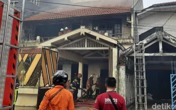 Kebakaran Rumah di Cirebon Saat Pemilik Salat Magrib, Diduga Akibat Korsleting Kipas Angin