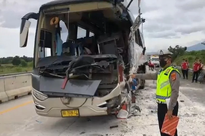 Kecelakaan Maut Bus ALS vs Truk BBM di Sumsel, 16 Orang Tewas Terbakar