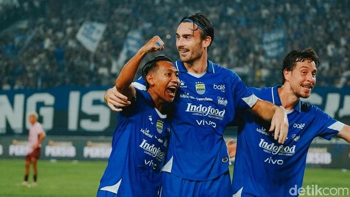 Kericuhan Pemain Persib Vs Oknum Suporter di Bandara: Kronologi dan Reaksi