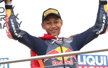Kiandra Ramadhipa Bikin Kehebohan di Red Bull Rookies Cup 2026: Kemenangan Drama di Jerez yang Membuat Musuhnya 'Bak Kesetanan'