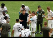 Konflik di Ruang Ganti Real Madrid Memanas, Luis Figo dan Hansi Flick Beri Tanggapan