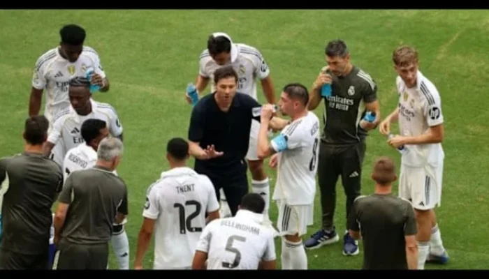 Konflik di Ruang Ganti Real Madrid Memanas, Luis Figo dan Hansi Flick Beri Tanggapan
