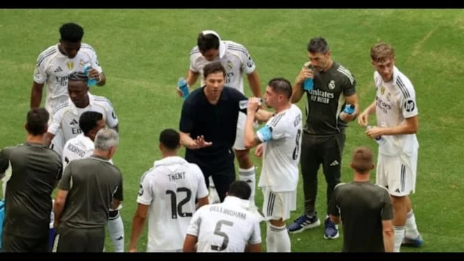 Konflik di Ruang Ganti Real Madrid Memanas, Luis Figo dan Hansi Flick Beri Tanggapan