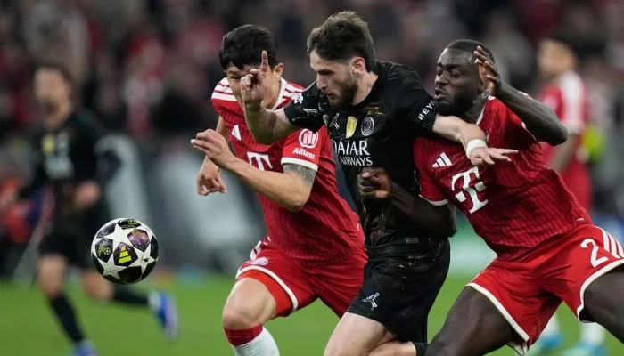 Kontroversi Handball Bayern vs PSG: Chris Sutton Nilai Regulasi UEFA Tidak Masuk Akal!