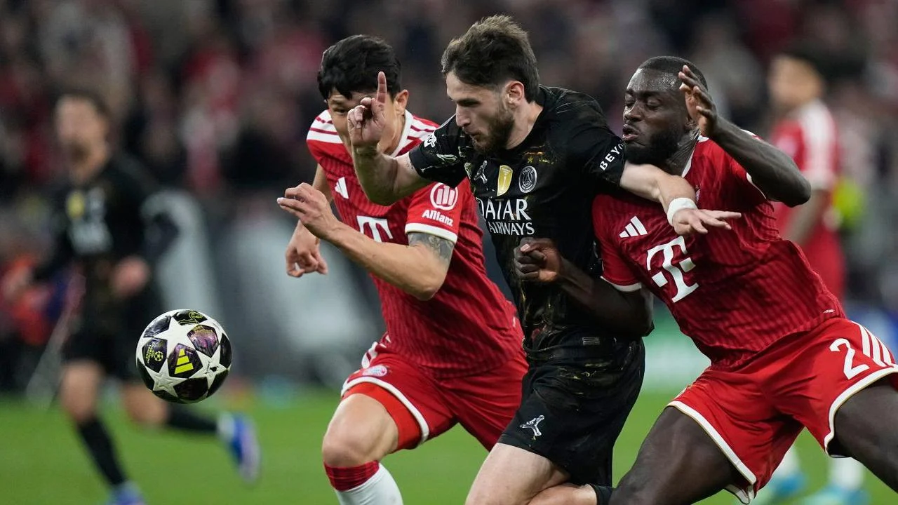 Kontroversi Handball Bayern vs PSG: Chris Sutton Nilai Regulasi UEFA Tidak Masuk Akal!