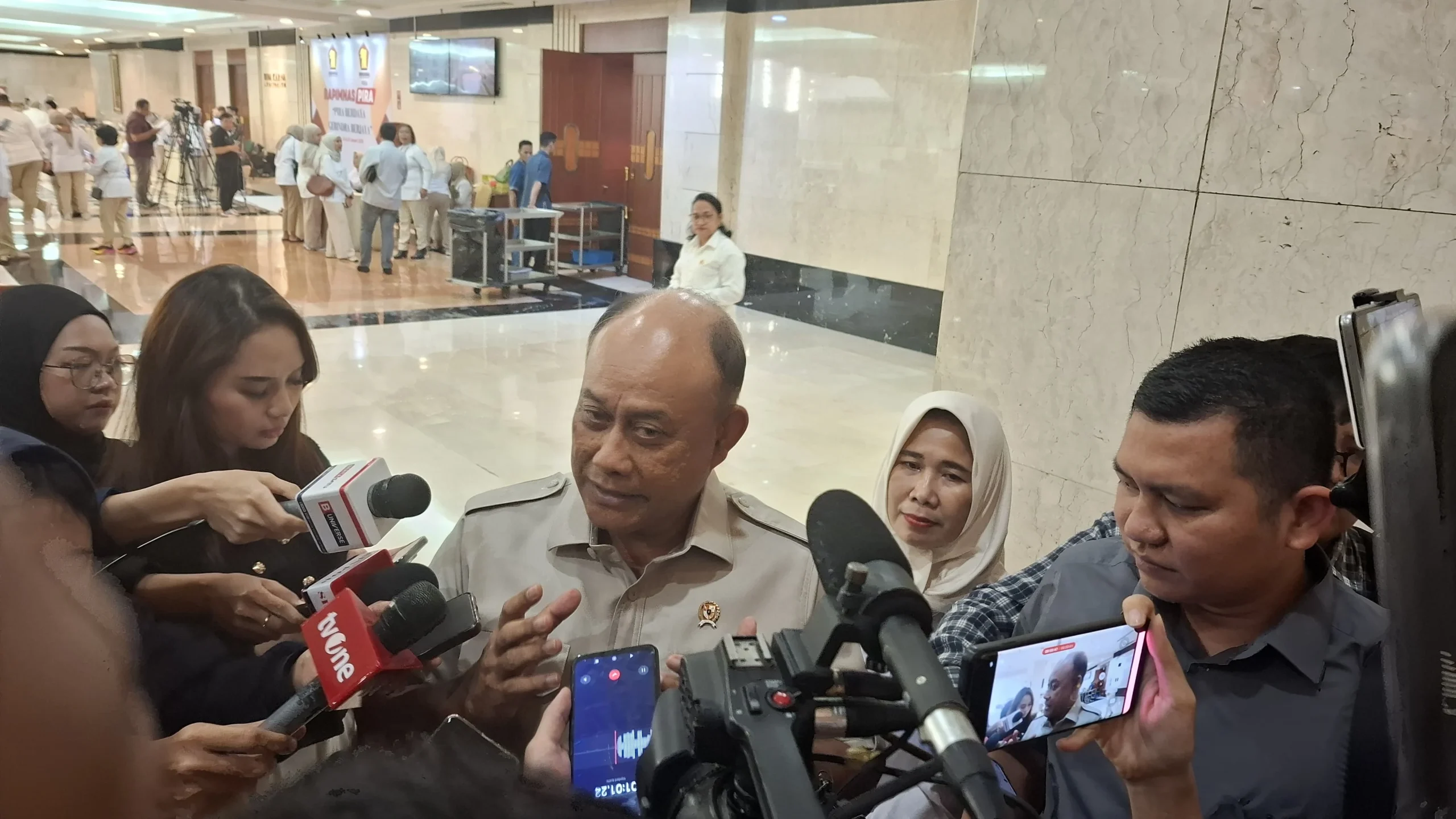 Kontroversi MBG: Mahasiswa Desak Copot Kepala BGN, Siswa Dikeluarkan? Fakta Terungkap