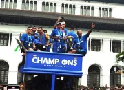 Layvin Kurzawa Merayakan Kejayaan Persib Bandung: Konvoi Juara yang Tak Terlupakan
