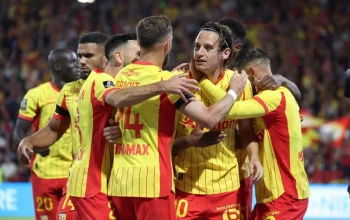 Lens vs: Pertarungan RC Lens di Ligue 1, Inovasi Adapter Medium‑Format, dan Lensa Pancake Terbaru