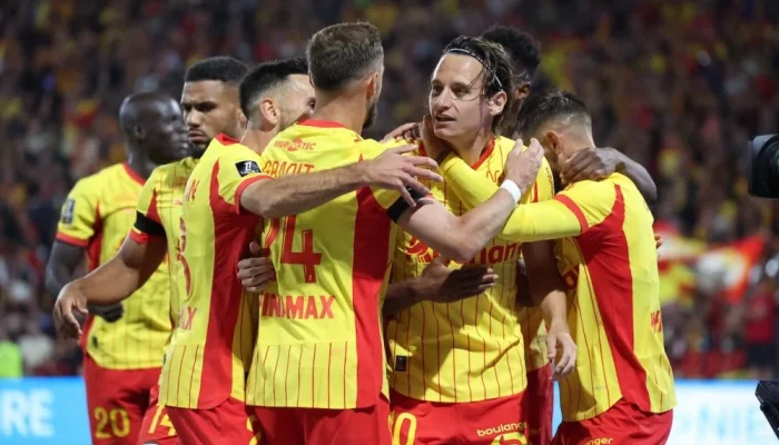 Lens vs: Pertarungan RC Lens di Ligue 1, Inovasi Adapter Medium‑Format, dan Lensa Pancake Terbaru