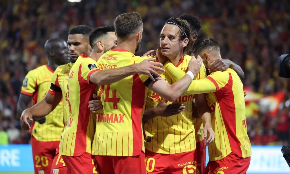 Lens vs: Pertarungan RC Lens di Ligue 1, Inovasi Adapter Medium‑Format, dan Lensa Pancake Terbaru