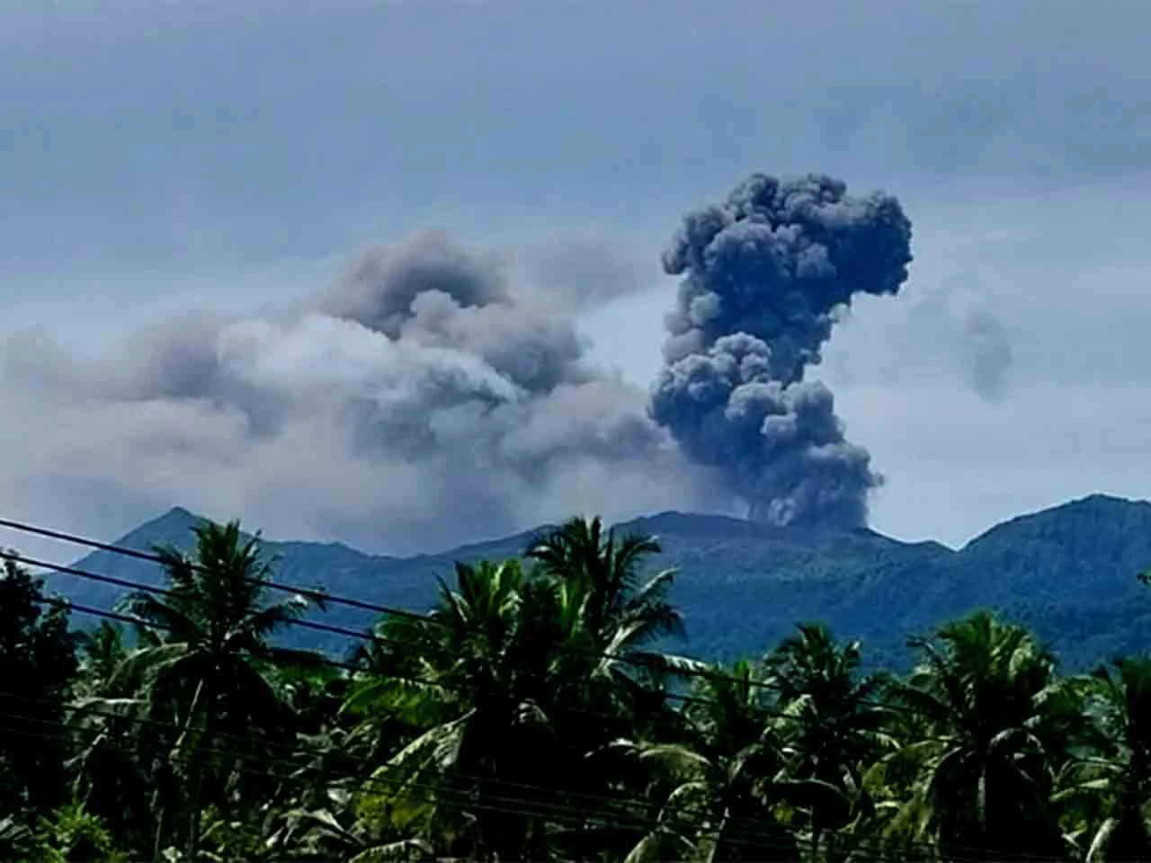 Letusan Vulkanik Gunung Dukono dan Upaya Konservasi Lingkungan di Indonesia