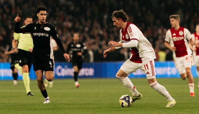 Maarten Paes Dihujani Kritik Setelah Ajax Selamat Imbang 2-2 vs PSV, Namun Masih Berpeluang ke Liga Champions