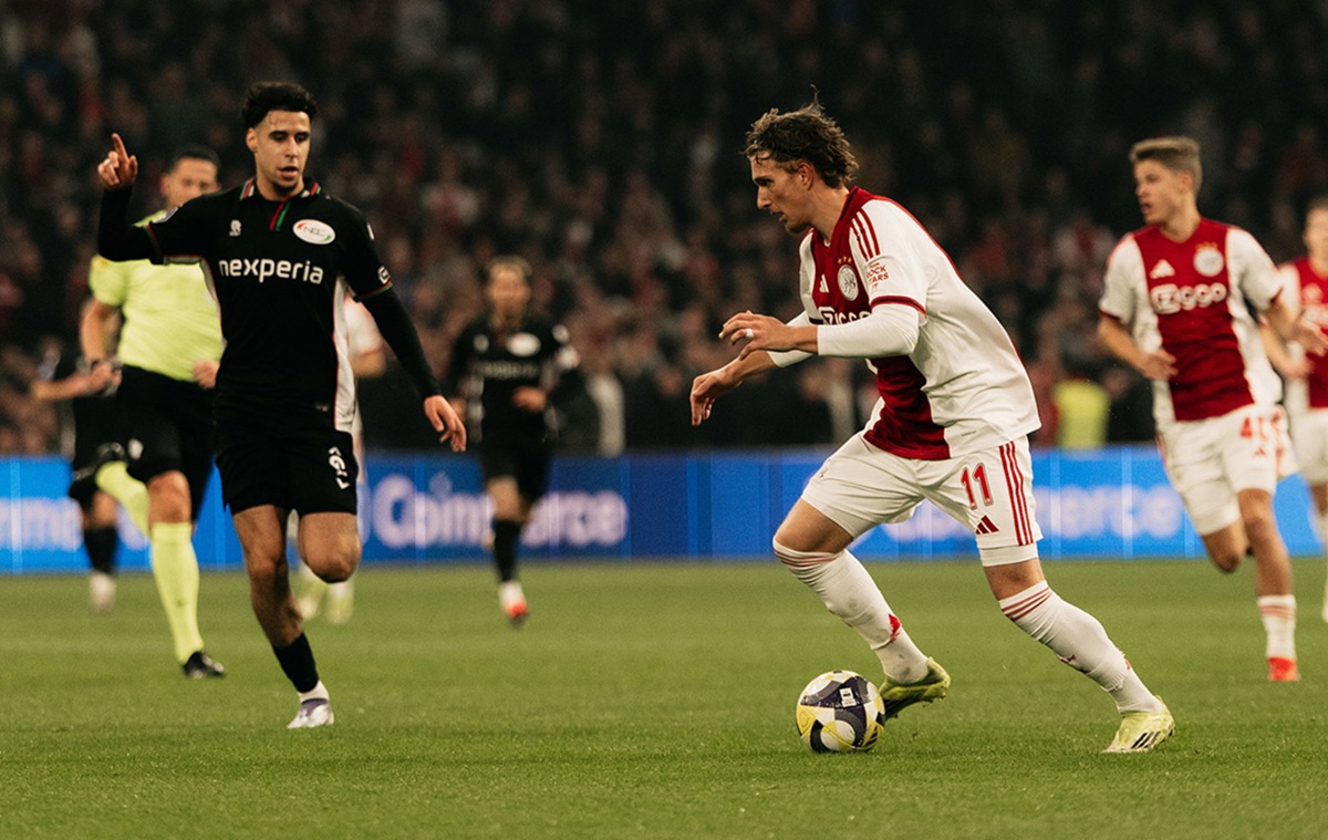 Maarten Paes Dihujani Kritik Setelah Ajax Selamat Imbang 2-2 vs PSV, Namun Masih Berpeluang ke Liga Champions