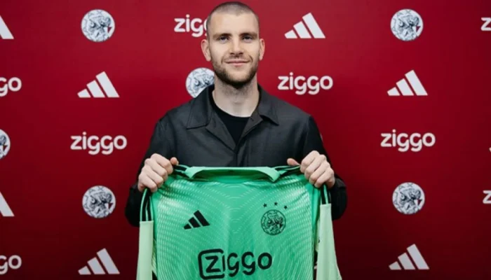 Maarten Paes: Kiper Andalan Timnas Indonesia yang Mengharumkan Nama di Ajax Amsterdam
