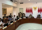 Mahasiswa UI Geruduk Kementerian Pendidikan: Persiapan Massa & Tuntutan Reformasi Besar