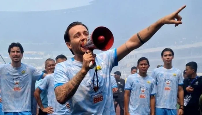 Marc Klok Menyampaikan Pesan Perpisahan Emosional untuk Bojan Hodak