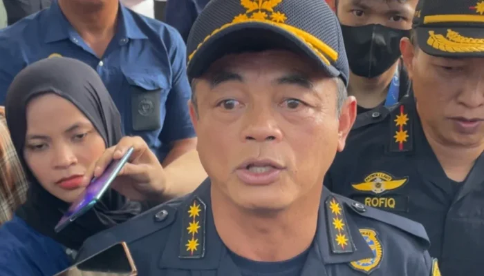 Mengapa Purbaya Tidak Nonaktifkan Dirjen Bea Cukai Djaka Budhi?