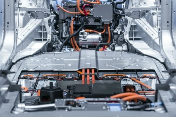 Mengenal Penggantian Baterai Mobil Listrik dan Infrastruktur Pendukungnya