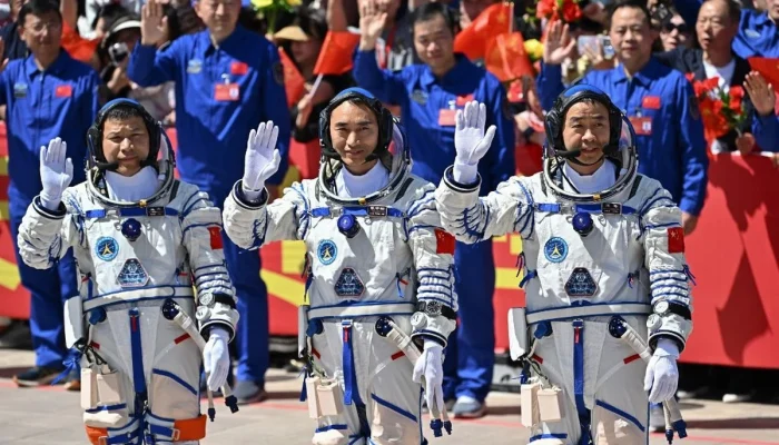 Misi Shenzhou XXI Berakhir, Awak Astronot Kembali ke Bumi Setelah 7 Bulan