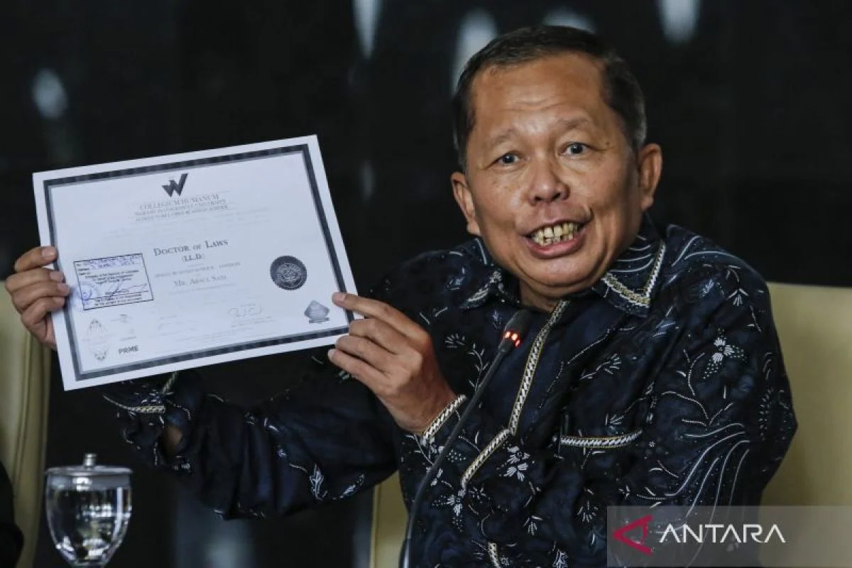 Muhadjir Effendy: Hakim Konstitusi Arsul Sani Dibebaskan dari Tuduhan Pemalsuan Ijazah
