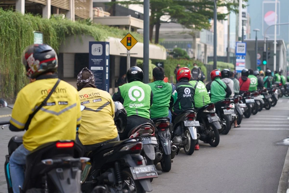 Ojek Online: Dari Pengemudi Hingga Anggota DPRD, Cerita di Balik Layanan Transportasi