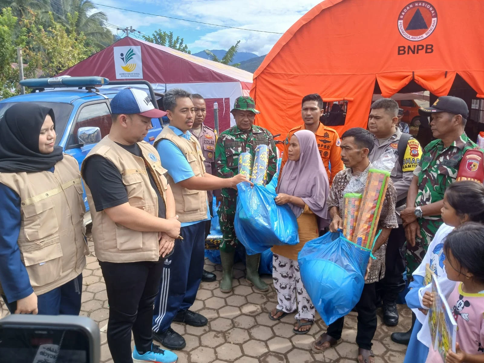 Pemerintah dan Masyarakat Saling Berkolaborasi untuk Mengatasi Bencana Alam dan Kemiskinan
