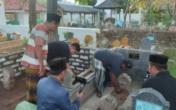 Pengabdian 18 Tahun Juru Kunci Makam Disabilitas di Kudus: Relawan Tanpa Gaji yang Menginspirasi