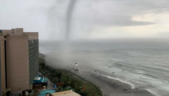 Peringatan Badai Petir: Ancaman Tornado dan Hujan Lebat Mengintai Amerika Serikat dan India