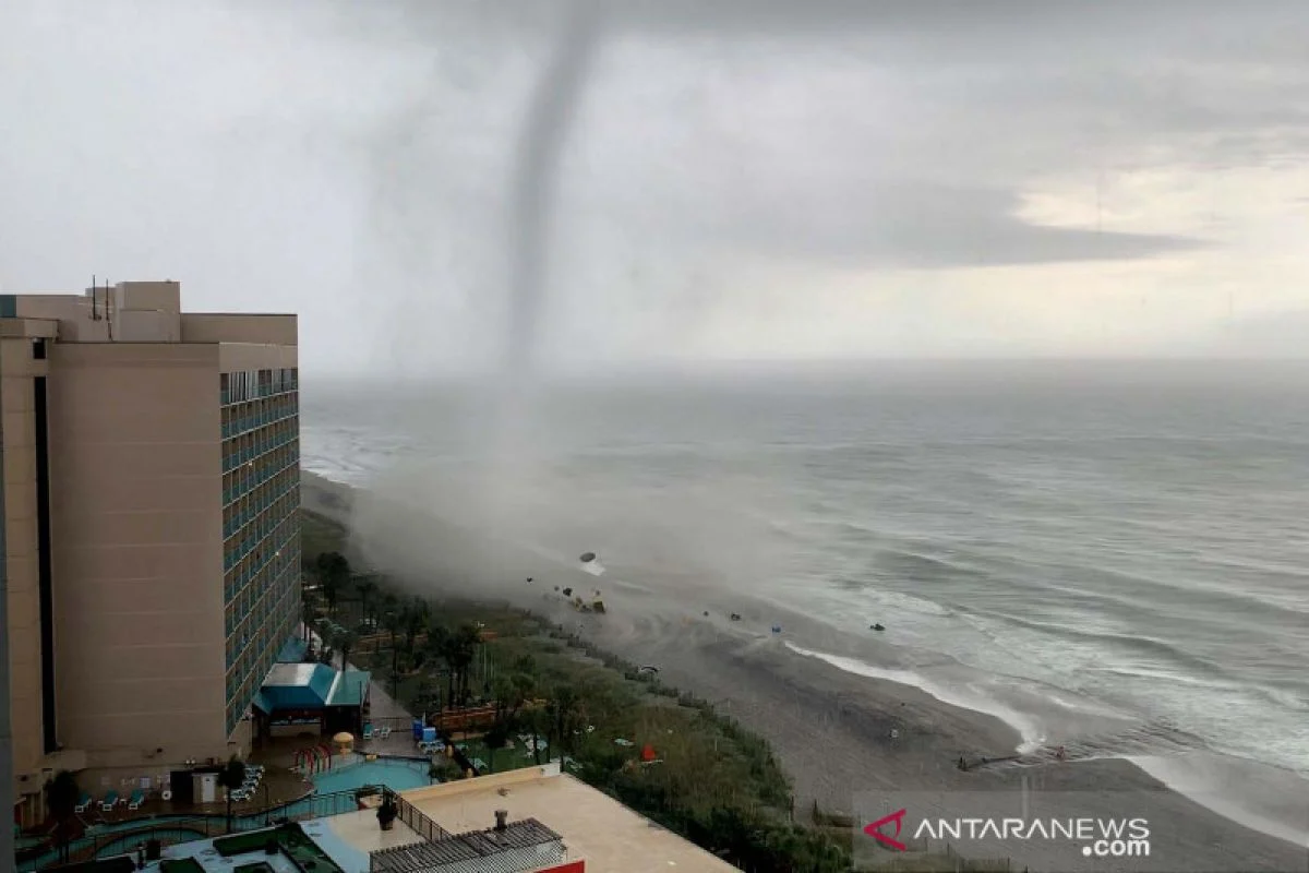 Peringatan Badai Petir: Ancaman Tornado dan Hujan Lebat Mengintai Amerika Serikat dan India