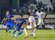 Persaingan Sengit di Liga 1 dan Liga Inggris: Persib Bandung dan Arsenal Menuju Kemenangan
