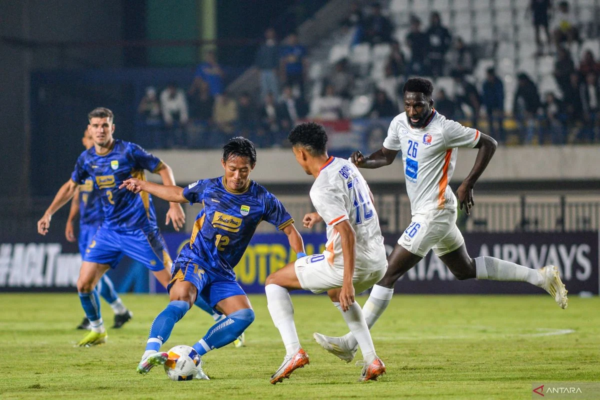 Persaingan Sengit di Liga 1 dan Liga Inggris: Persib Bandung dan Arsenal Menuju Kemenangan
