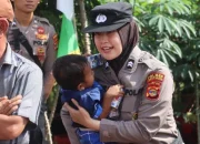 Polwan di Lampung Menggendong Bayinya saat Amankan Salat Idul Adha, Tengku Firmansyah Bagikan Suasana Salat Idul Adha di Kanada