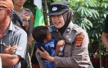 Polwan di Lampung Menggendong Bayinya saat Amankan Salat Idul Adha, Tengku Firmansyah Bagikan Suasana Salat Idul Adha di Kanada