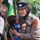Polwan di Lampung Menggendong Bayinya saat Amankan Salat Idul Adha, Tengku Firmansyah Bagikan Suasana Salat Idul Adha di Kanada