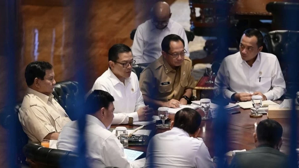 Prabowo Dorong Pengawasan Aliran Dana: Pertemuan Rutin dengan Ketua PPATK di Hambalang