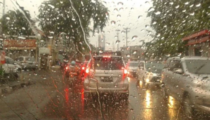 Prakiraan Cuaca Hari Ini: Suhu Meningkat di Makkah, Hujan Ringan Menghantui Semarang
