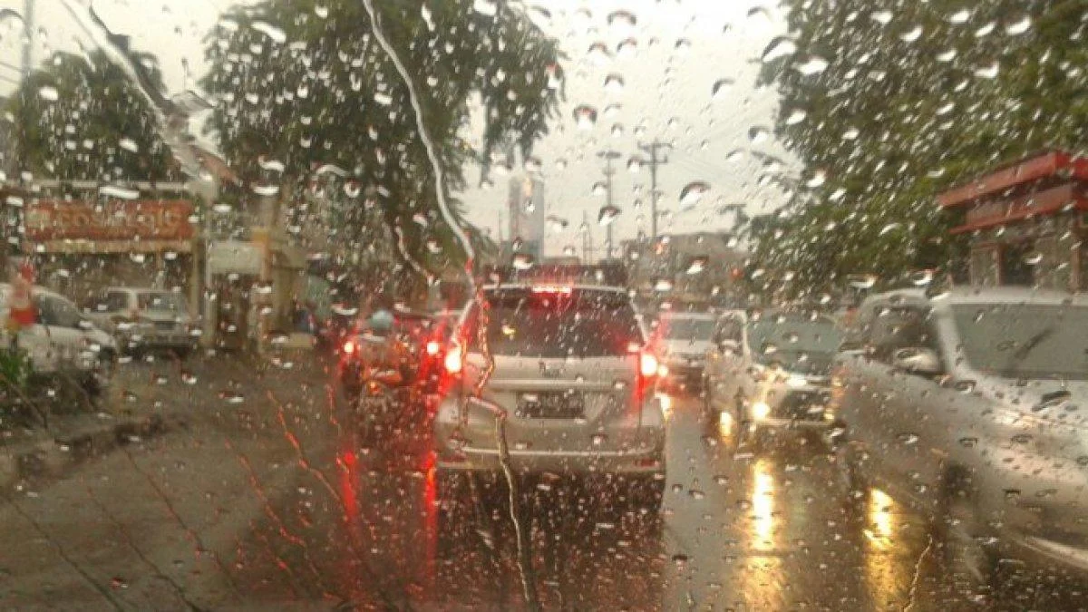 Prakiraan Cuaca Hari Ini: Suhu Meningkat di Makkah, Hujan Ringan Menghantui Semarang