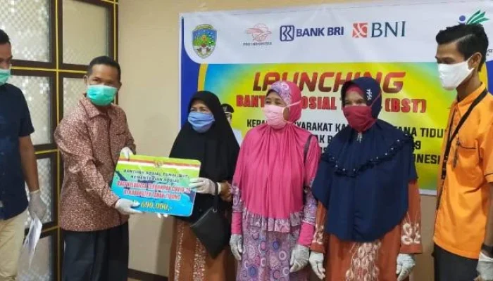 Program Bantuan Sosial: Menyelamatkan Masyarakat Miskin di Indonesia