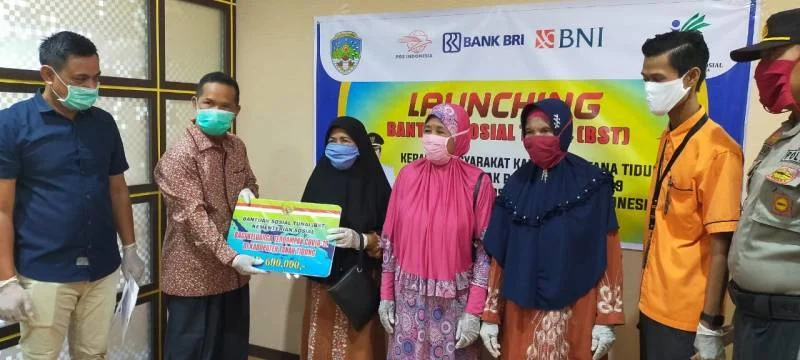 Program Bantuan Sosial: Menyelamatkan Masyarakat Miskin di Indonesia