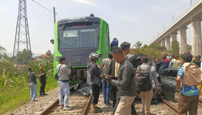 Raffi Ahmad Tak Mau Pusing: Menanggapi Komentar Negatif Usai Sambangi Lokasi Kecelakaan Kereta di Bekasi Timur