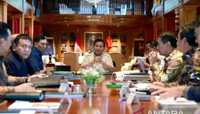 Rapat Terbatas di Hambalang: Prabowo Awasi Dana Pemerintah, Dengar Aspirasi Buruh, Dorong Peran Kampus dalam Pembangunan Daerah