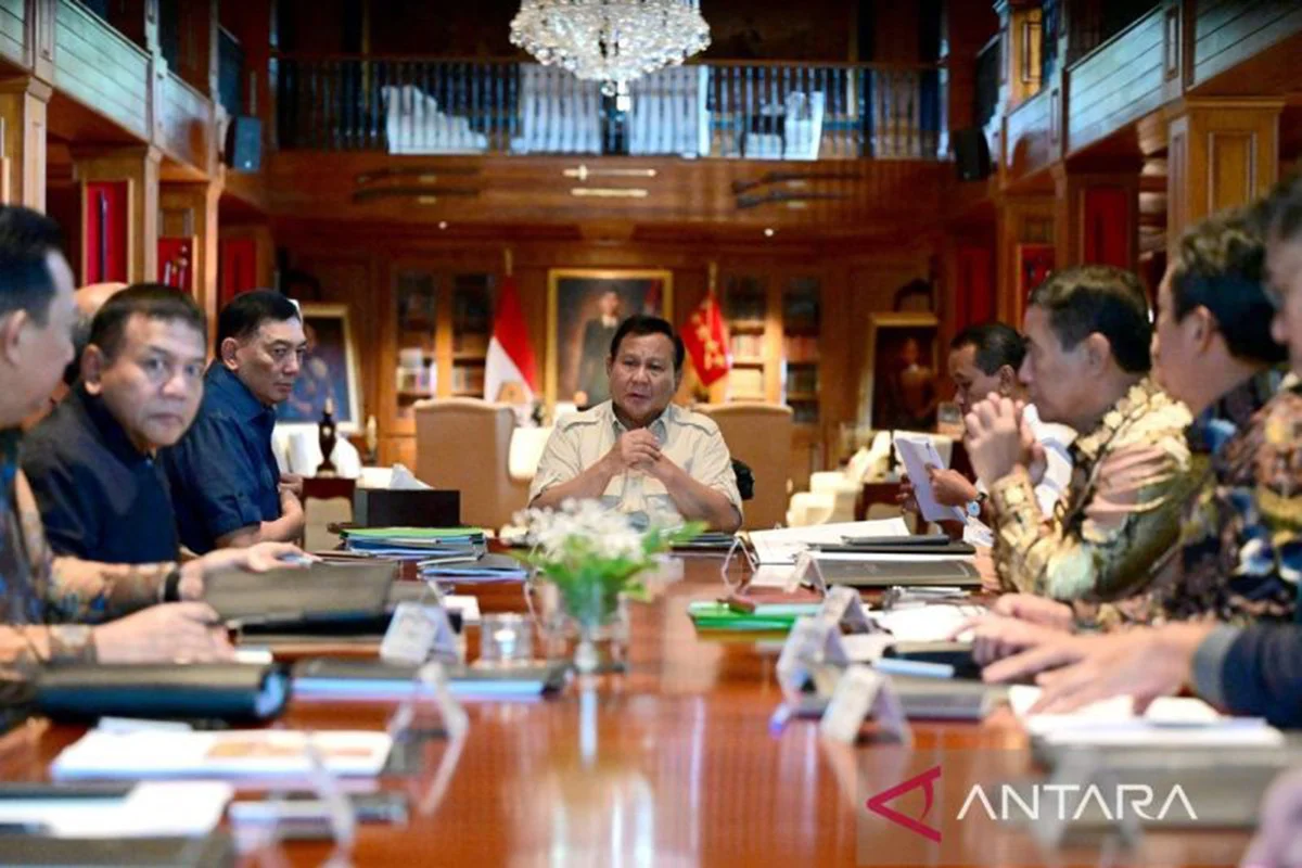 Rapat Terbatas di Hambalang: Prabowo Awasi Dana Pemerintah, Dengar Aspirasi Buruh, Dorong Peran Kampus dalam Pembangunan Daerah