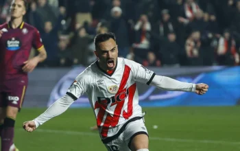 Rayo Vallecano vs Strasbourg: Kejutan Besar di Vallecas, Dukungan Palestina, dan Kembalinya Alvaro García