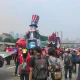 Ribuan Buruh Geruduk DPR di May Day 2026: Aksi Spektakuler Bawa Rudal Kayu, Bendera One Piece, dan Tuntutan Upah Layak