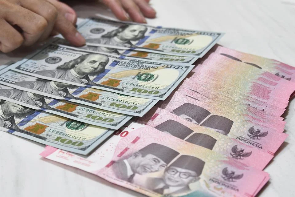 Rupiah Terlemah Catat Rekor Baru, Potensi Tembus Rp 17.500 Mengguncang Ekonomi