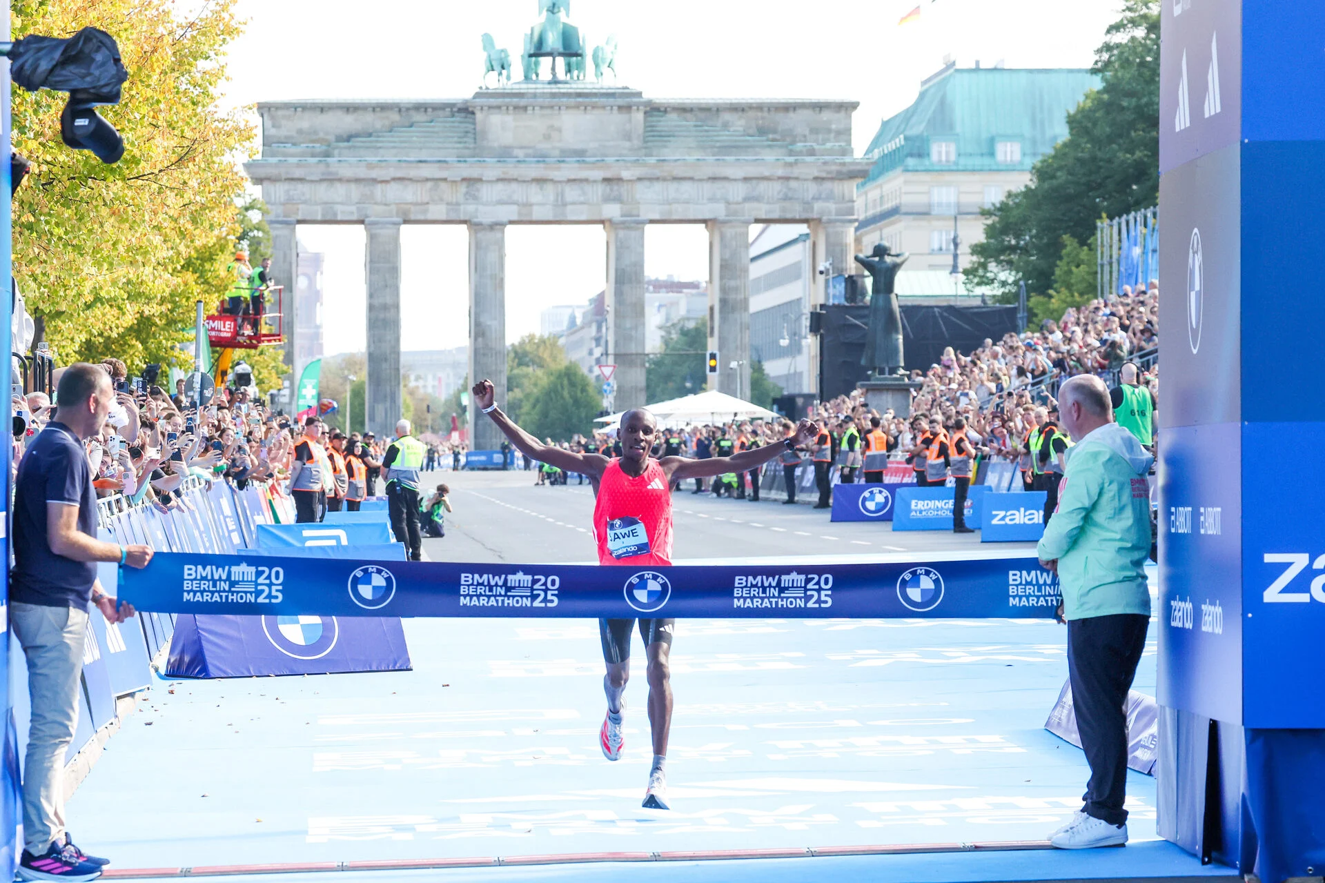 Sabastian Sawe Pecahkan Rekor Dunia Marathon di Bawah 2 Jam dengan Adidas Adizero
